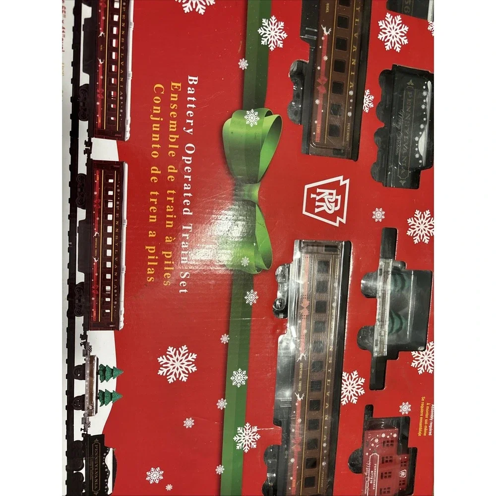 NEW Lionel 37-Piece Battery Operated Christmas Railroad Train Set Penn 712070